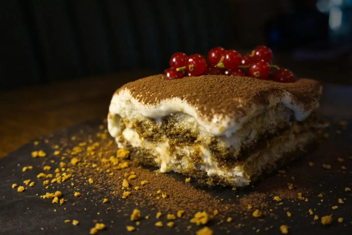 Tiramisu auf Teller